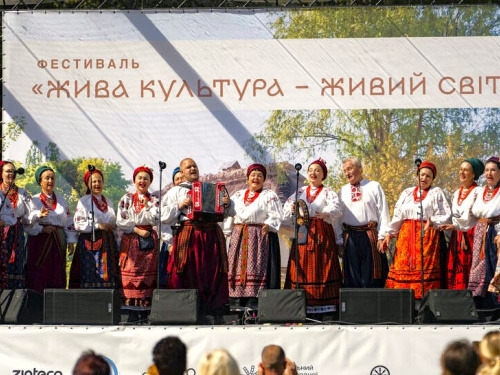 У Києві презентували унікальну зливану кашу, яку варять у селищі біля Кам'янського