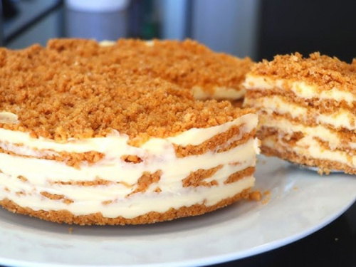 Краще за еклери з Парижа: лінивий торт на сковороді, який готується за 15 хвилин