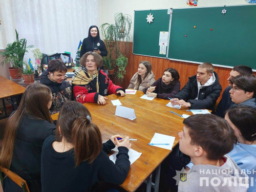 Правовий брейн-ринг для школярів - поліцейські Кам'янського провели змагання для підлітків