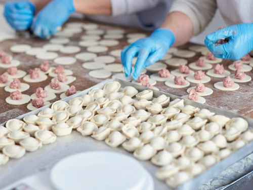 «Власна справа» в дії: у Кам’янському районі дружина захисника відкрила власний цех напівфабрикатів