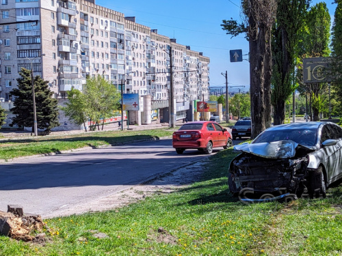 ДТП на Стуса: нетверезий водій "презентував сонату" дорожньому стовпу