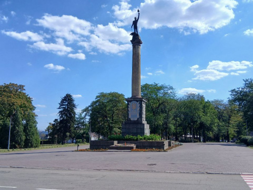 Від цитати Леніна до Тризуба: пам’ятник Прометею у Кам’янському остаточно декомунізували