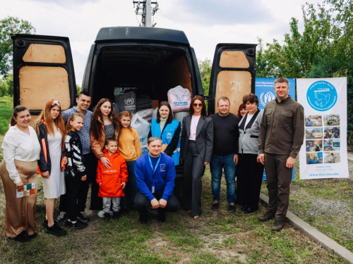 У День сім'ї два дитячі будинки сімейного типу з Дніпропетровщини отримали допомогу від гуманітарних організацій