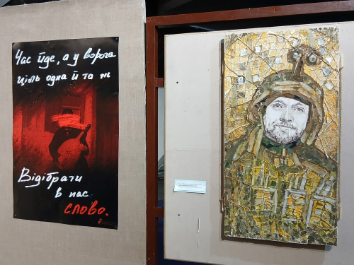 У Кам’янському відкрили персональну виставку левкасів Тетяни Сосуліної, присвячену українським захисникам