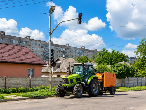 Спецтехніка з Донеччини допомагає прибирати Жовті Води