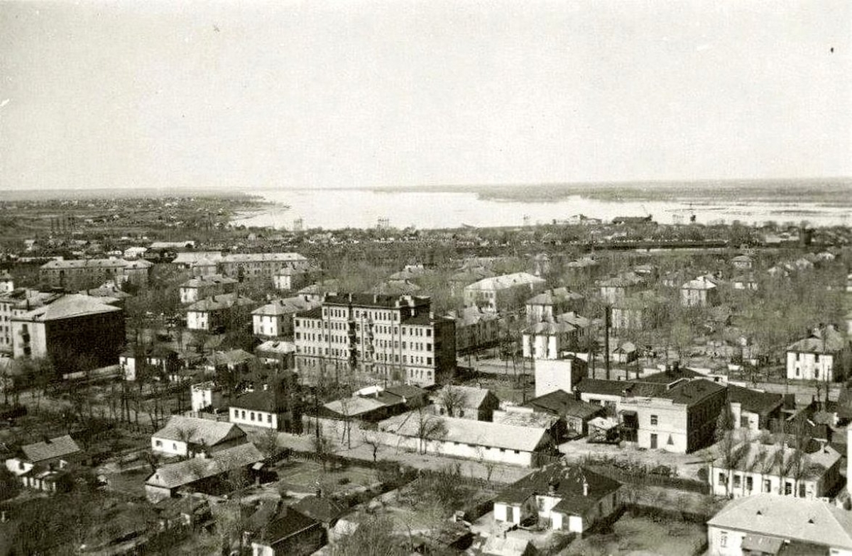 Панорама окупованого Кам'янського 1943 року, знята з парашутної вежі