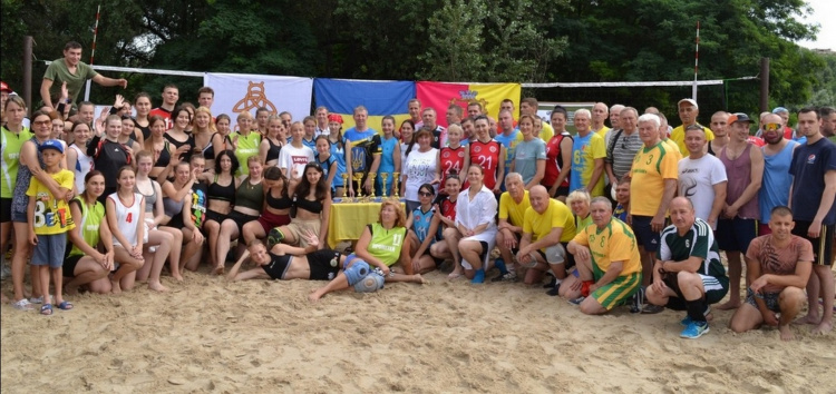У волейбольному турнірі пам’яті Петра Гричука взяли участь тридцять команд Дніпропетровщини: хто став переможцем