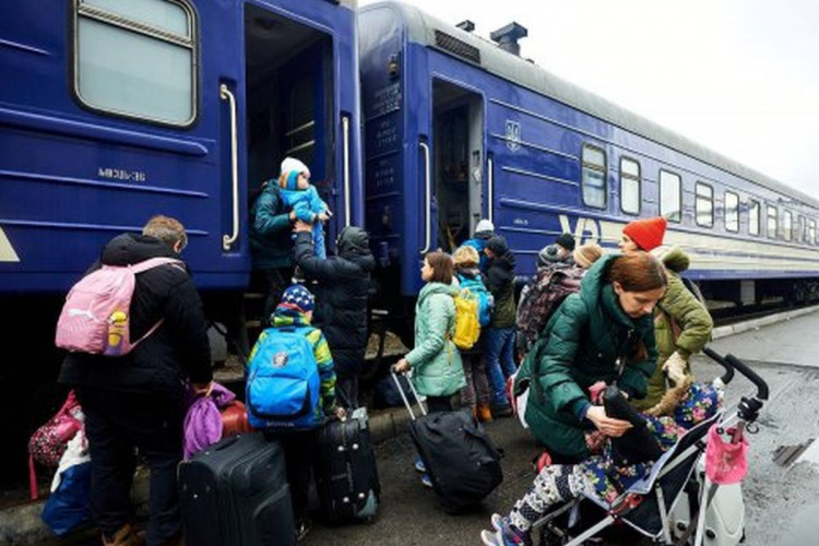 З Покровська до Кам'янського: історія родини, що рятується від війни