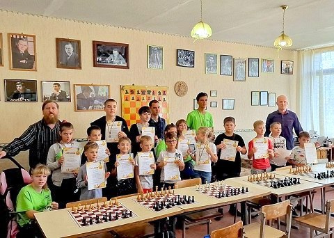 Юні спортсмени Кам’янського вибороли нагороди на міських та обласних змаганнях