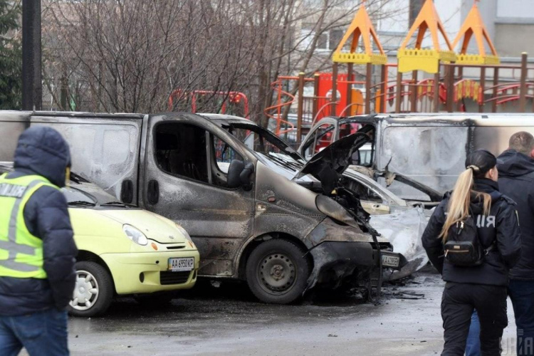 Власники пошкоджених війною автомобілів зможуть отримати компенсацію: в Раді з'явився відповідний проект