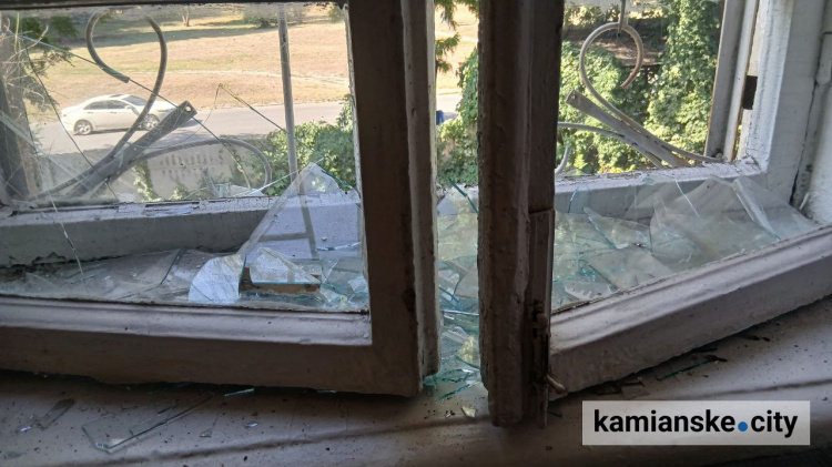 Жодного вікна не вціліло - як виглядає ліцей №31 у Кам'янському після обстрілу