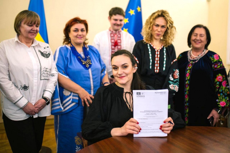 Українську вишиванку офіційно подали до списку спадщини ЮНЕСКО