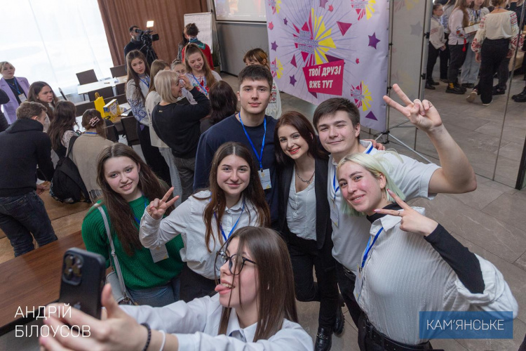 У Кам’янському для лідерів учнівського самоврядування провели патріотичний квіз