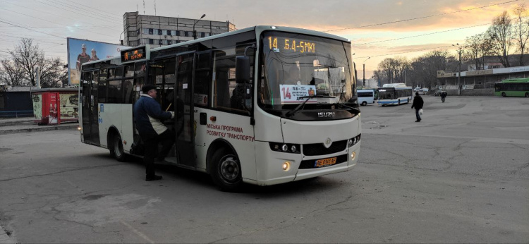 У Кам’янському відновлено роботу безкоштовних автобусів 14 та 14а - нагадуємо розклад руху