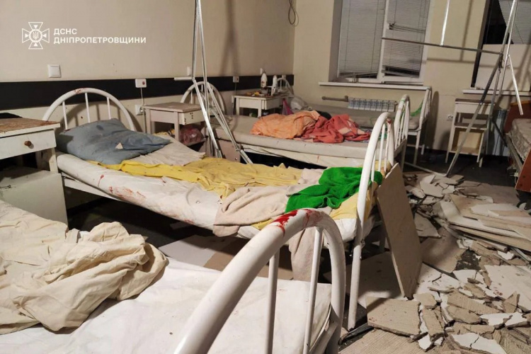 У Дніпрі борються за життя вагітної з Кам’янського: поранення після ракетного удару виявилися критичними