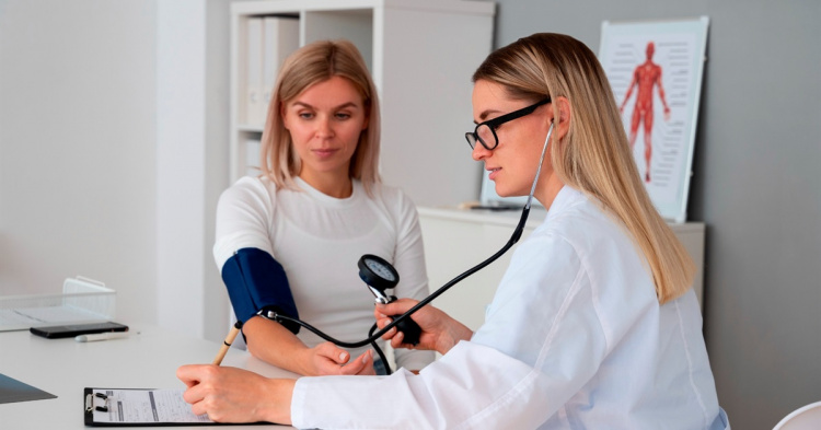 Скринінг здоров’я 40+: як зареєструватися в програмі та отримати гроші на обстеження