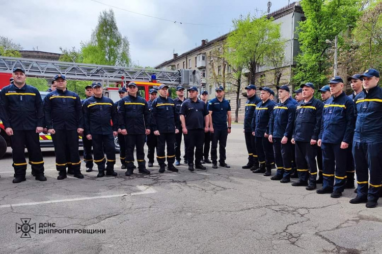 У Камʼянському відкрили незвичайну алею до Дня пожежної охорони - деталі