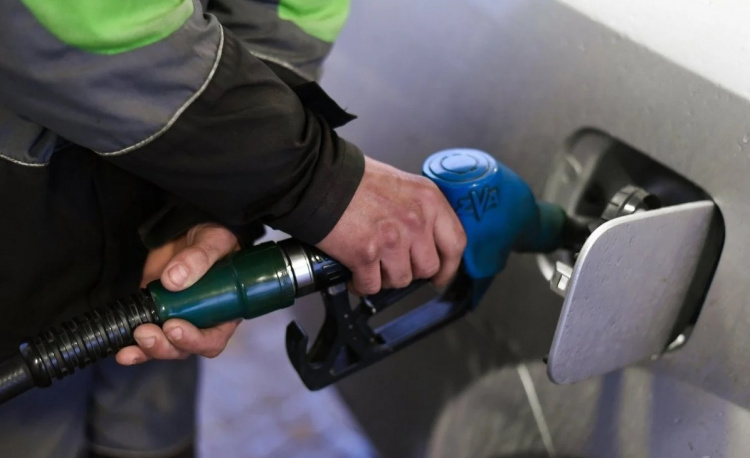 Як поповзуть ціни на бензин восени - експерти прогнозують 60 грн за літр