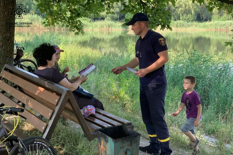 Пригоди без шкоди: вогнеборці поспілкувалися з дітьми та дорослими