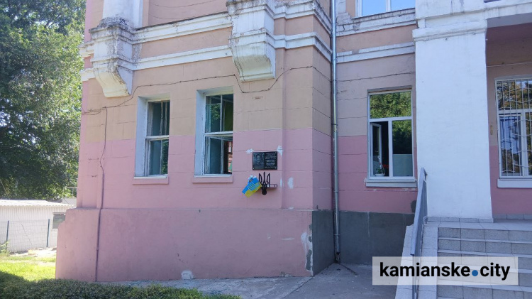 Жодного вікна не вціліло - як виглядає ліцей №31 у Кам'янському після обстрілу