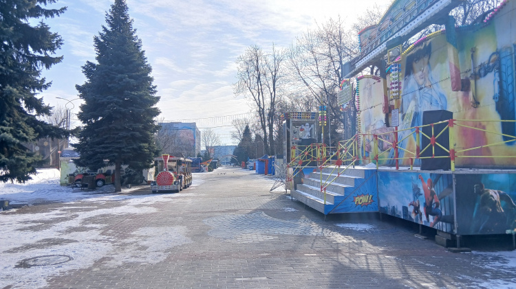 Застигла казка: як лютневі морози змінили Центральний парк Кам’янського