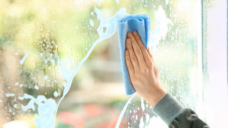 Засяє як нове: як відмити вікна після зими за 5 хвилин без жодних розводів та дорогої хімії