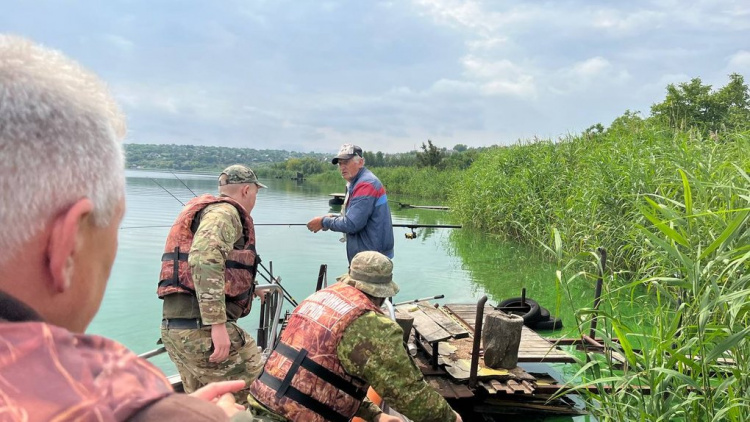 На Дніпропетровщині затримали майже півтисячі порушників нересту: збитки рибному господарству становлять майже сім мільонів гривень