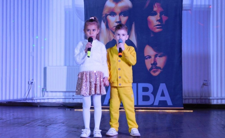 “Mamma Mia” наживо: юні артисти Кам’янського влаштували у місті справжній музичний вибух