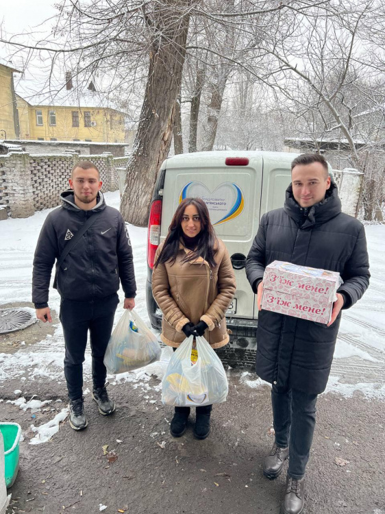 Волонтери Кам'янського допомогли бездомним громадянам