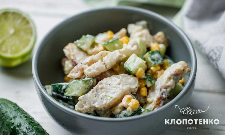 Спробуйте смачний делікатес: рецепт вишуканого  салату із запеченою рибою