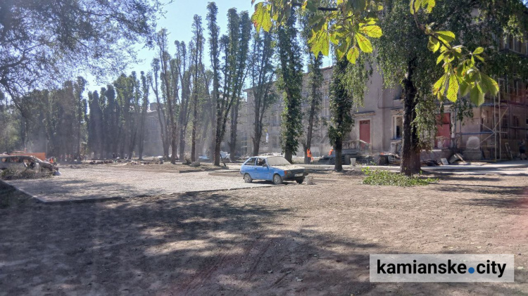 Пологове у Кам’янському після ракетного удару: обвалені стіни, зруйновані двері та знищені інтер’єри