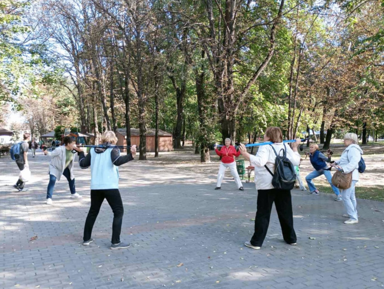 Активний стиль життя: люди похилого віку в Кам'янському отримали дозу здоров'я та позитивних емоцій