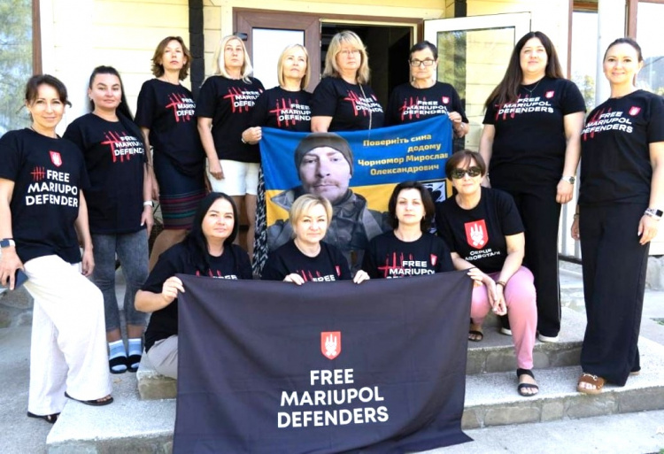 Родини оборонців Маріуполя пройшли програму психологічного відновлення в Карпатах