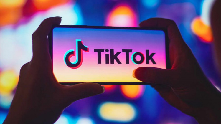 Тренди у TikTok 2025: маски, бекстейджі та відео зі скоромовками 