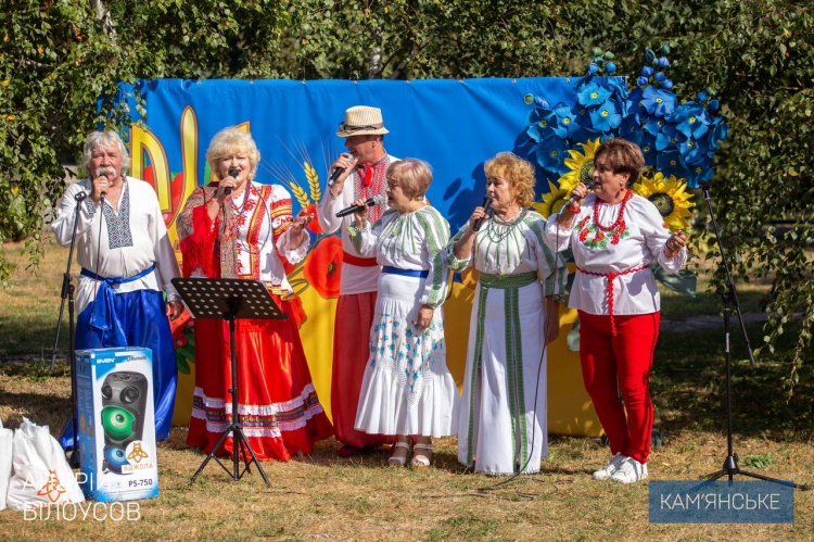 У Карнаухівці традиційну зливану кашу готували усім гуртом