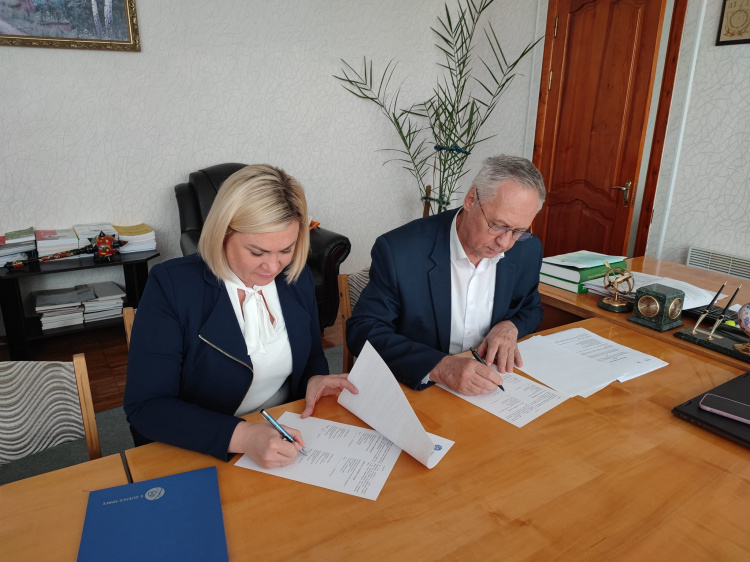 Кам’янський виш підписав угоду про інтегрування до європейського освітнього простору з польською компанією E-Science Space