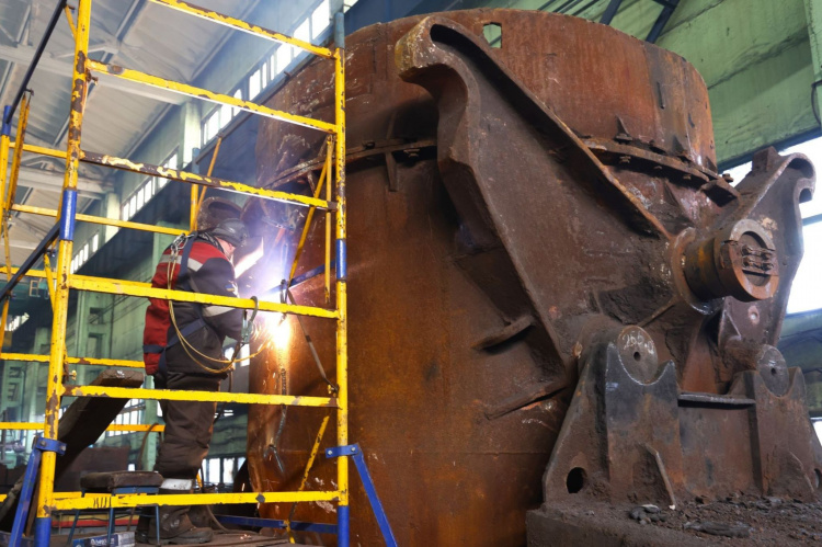 На Каметсталі освоїли технологію відновлення чавуновозних ковшів