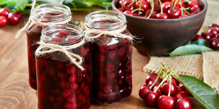 Рецепт пікантної маринованої черешні