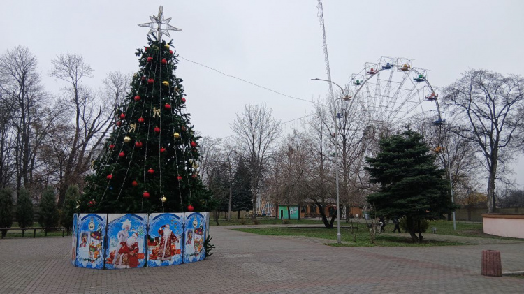 У Кам’янському відкрили зимовий сезон розваг: скільки коштують покатушки у Центральному парку