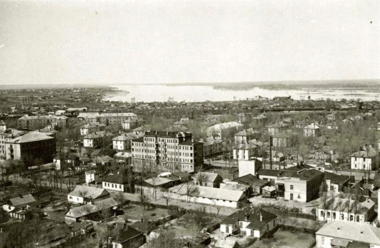 Панорама окупованого Кам'янського 1943 року, знята з парашутної вежі