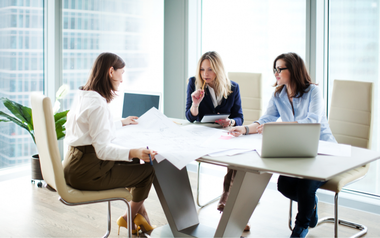 Як Служба зайнятості підтримує жінок Дніпропетровщини у їхніх прагненнях: статистика з початку року