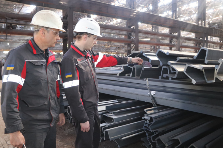 Прокатники Каметсталі освоїли виробництво нового профілю СВП-33 для шахтарів України