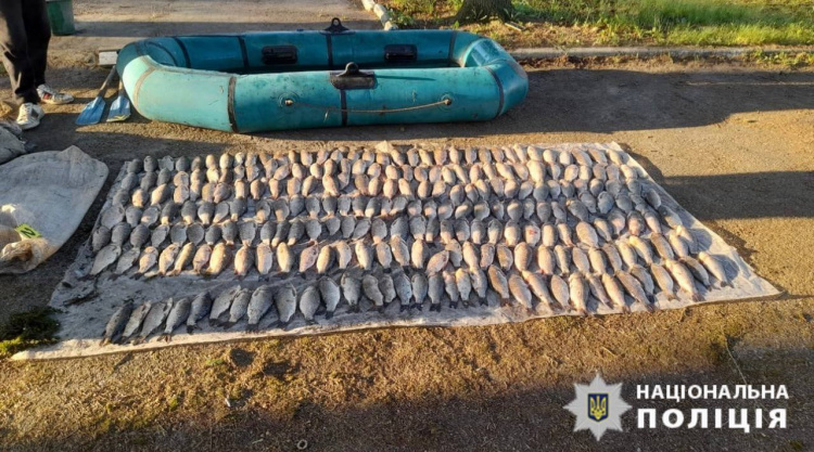 У Кам'янському районі викрили незаконну торгівлю рибою та раками під час нерестової заборони
