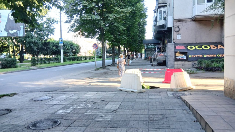 Кам'янське продовжує йти під землю