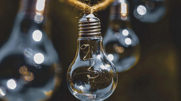 У Кам'янському в понеділок, 29 грудня, вимикатимуть світло: графік та адреси відключень