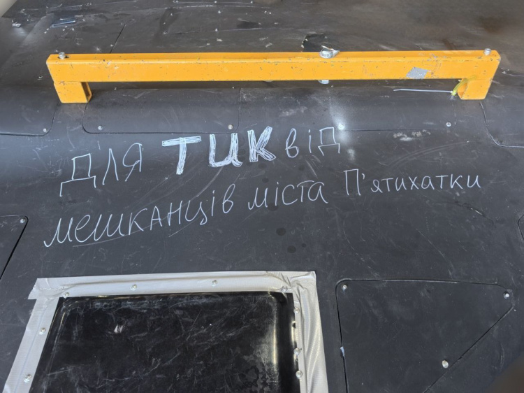 Атака на Кам’янський район: двоє загиблих, зруйновані будівлі, можливе влучання по ТЦК