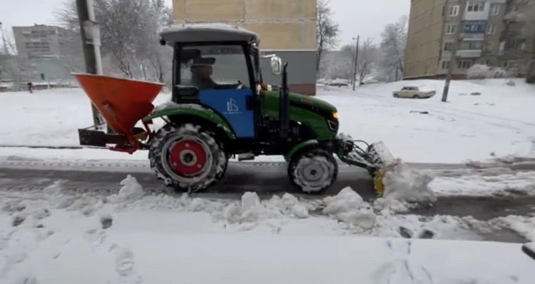 Кам'янчани прокоментували в соцмережах звіт комунальників про "боротьбу з наслідками першого снігопаду"