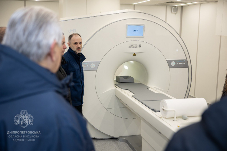 Перший сучасний МРТ для лікарні Кам’янського: громада, область і НСЗУ об’єднали зусилля