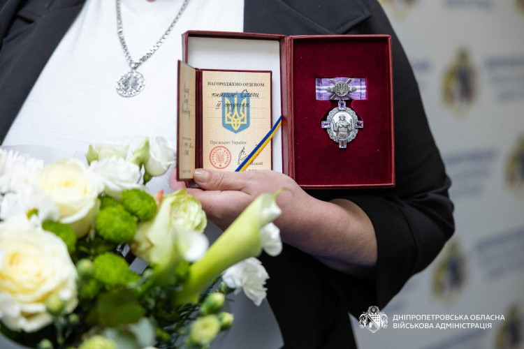 Від медсестри до гірника: на Дніпропетровщині нагородили героїв тилу