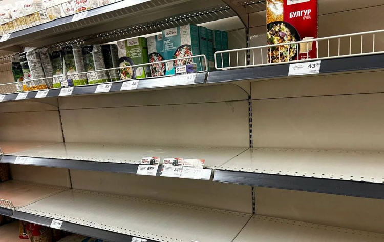 Чи загрожує Кам’янському дефіцит продуктів після атак на розподільчі центри: що кажуть містяни